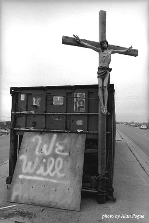 Crucifix photo by Alan Pogue