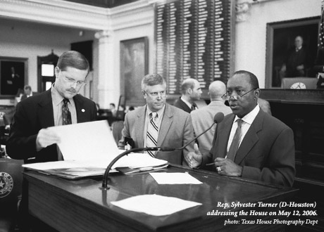 Sylvester Turner addressing the house on May 12, 2006, photo Texas House Photography Dept.