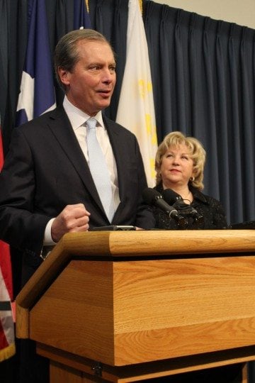 Lt. Gov. Dewhurst and Sen. Jane Nelson (R-Flower Mound) at Wednesday's press conference discuss SB 7 and 8. 