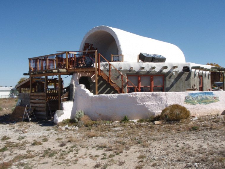 La Loma del Chivo, a papercrete hostel in Marathon.