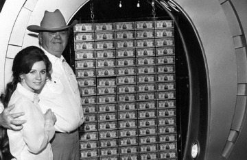 Benny Binion with his daughter Becky (eventual owner of Binion’s Horseshoe) in front of the casino’s famous $1 million display (c. 1969).