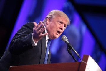Donald Trump speaking at the Iowa Republican Party's 2015 Lincoln Dinner at the Iowa Events Center in Des Moines, Iowa.