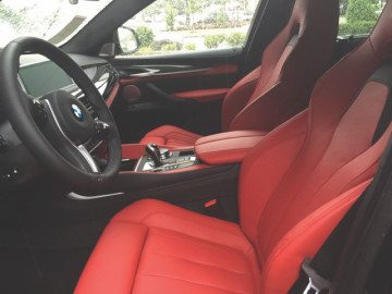 The interior of TemplarKlimek's BMW X6 M.