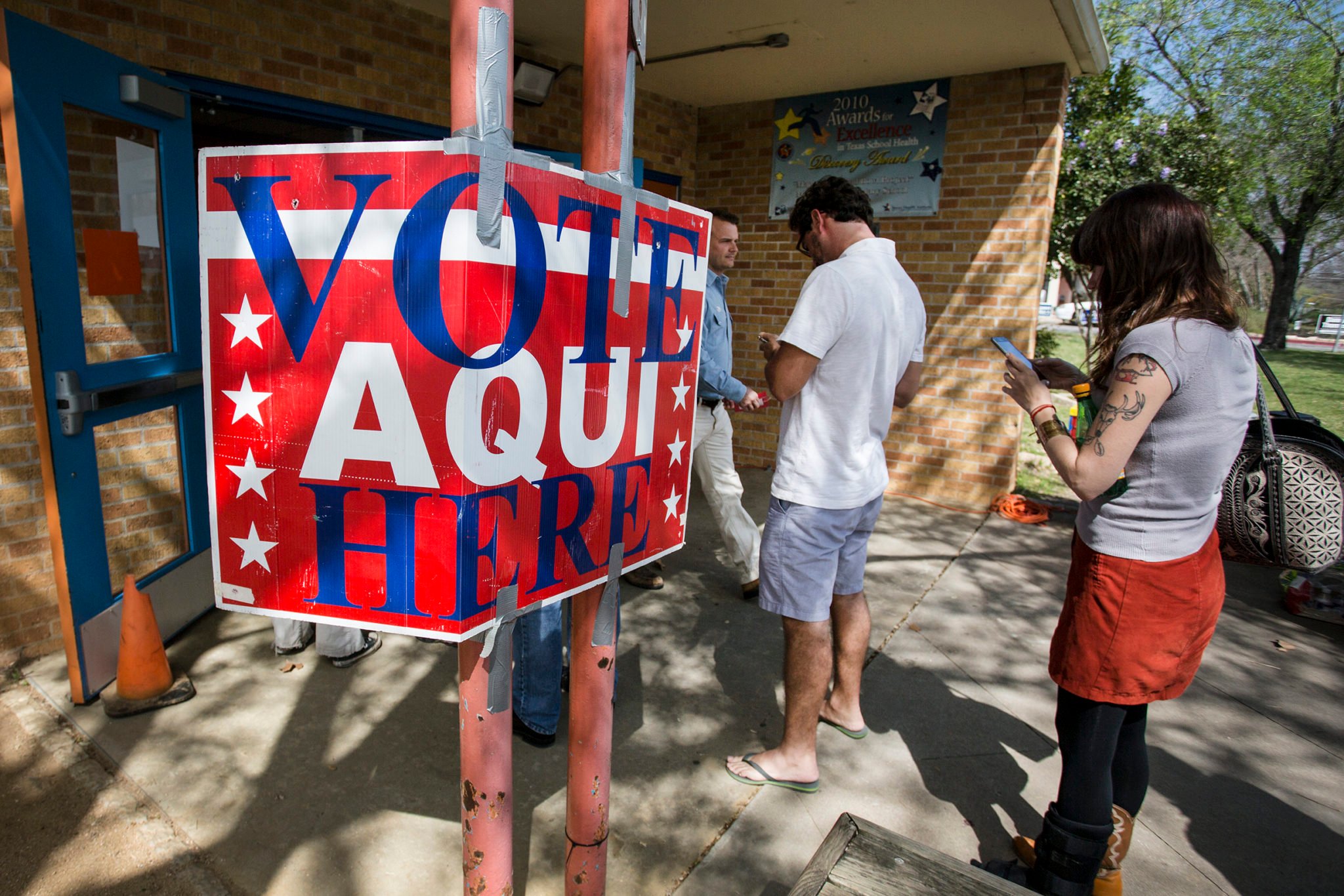 vote here sign super tuesday