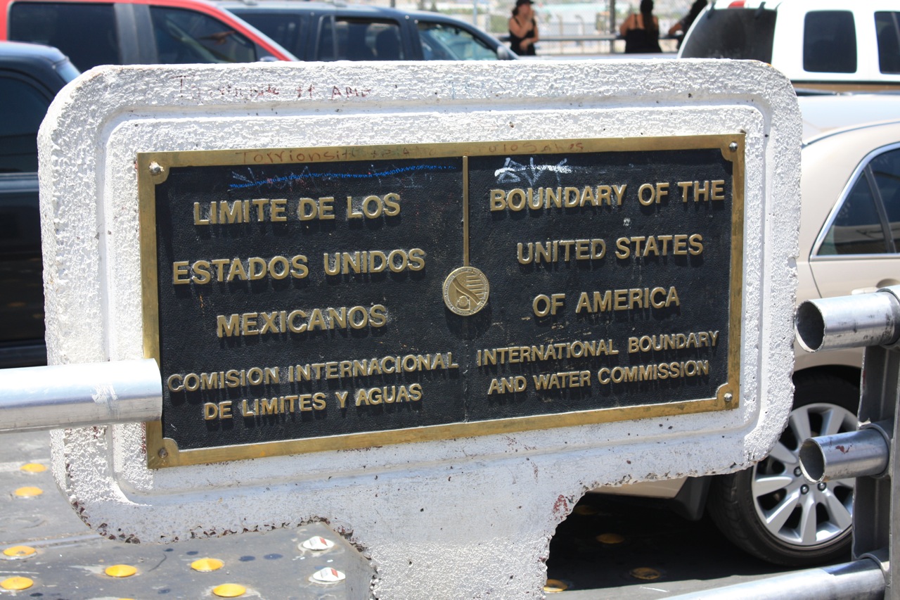 Signage at the border crossing between El Paso and Ciudad Juarez.