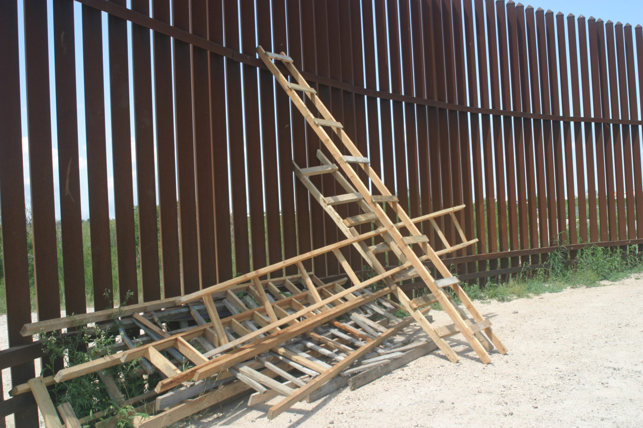 Hidalgo-pumphouse-world-birding-center-and-LRGV-national-wildlife-refuge-wall-with-ladder-pile-May-20-2012-Scott-Nicol-copy-1.jpg