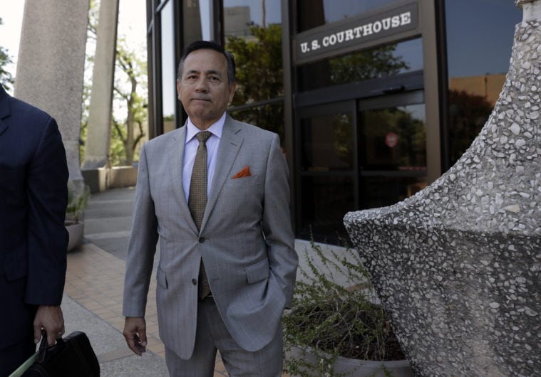 Former state Senator Carlos Uresti leaves the federal courthouse for a hearing in San Antonio in 2017.
