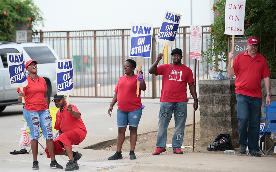 UAW workers strike against GM in Dallas, September 2019