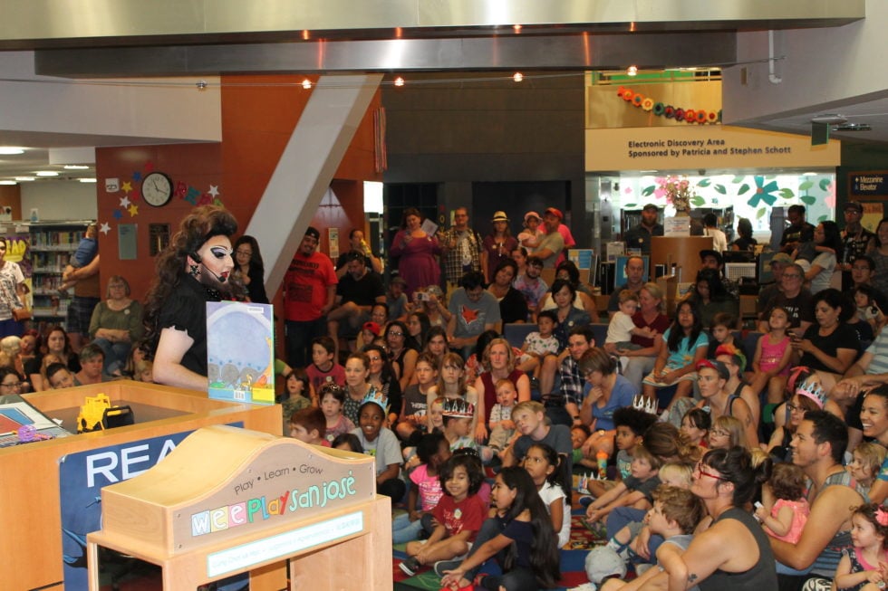 A drag queen story time event in San José.