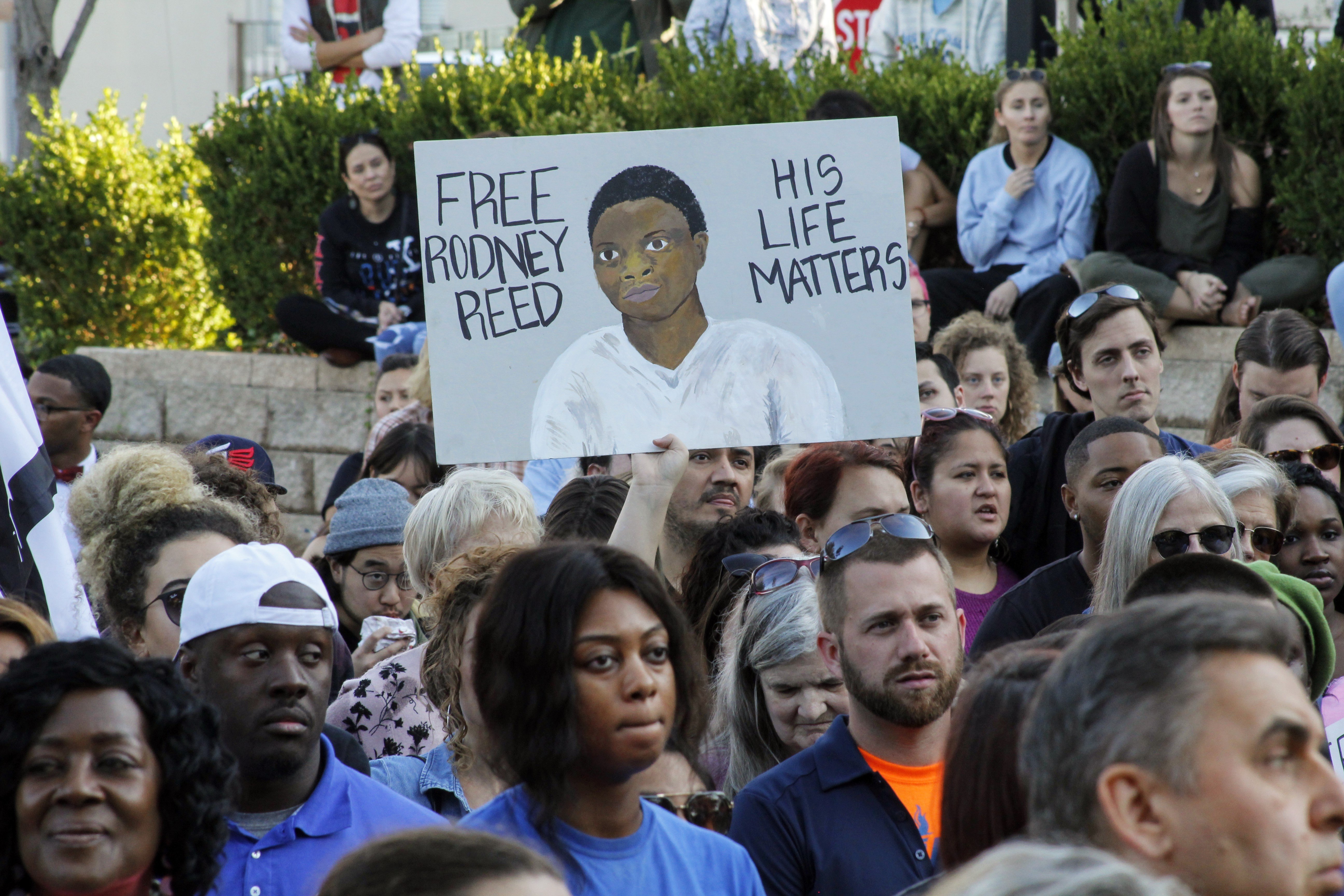 A crowd gathers at the governor's mansion in downtown Austin on Saturday, November 9, 2019, at a rally for Rodney Reed.