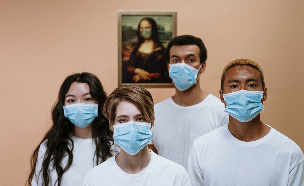 healthcare workers wearing face masks