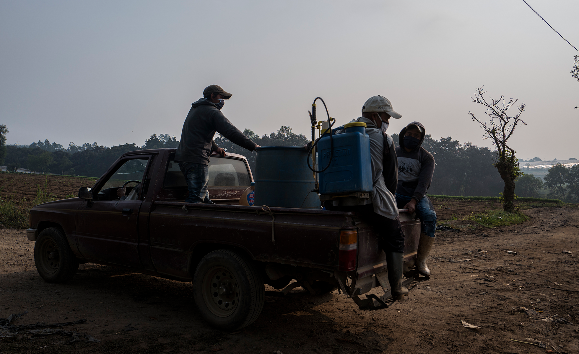 A health-related roadblock in Patzún, Chimaltenango, set up after deportees began to arrive with cases of COVID-19.