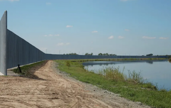 The 3-mile border fence along the shore of the Rio Grande will fail during extreme flooding, according to an engineering report that is set to be filed in federal court this week.