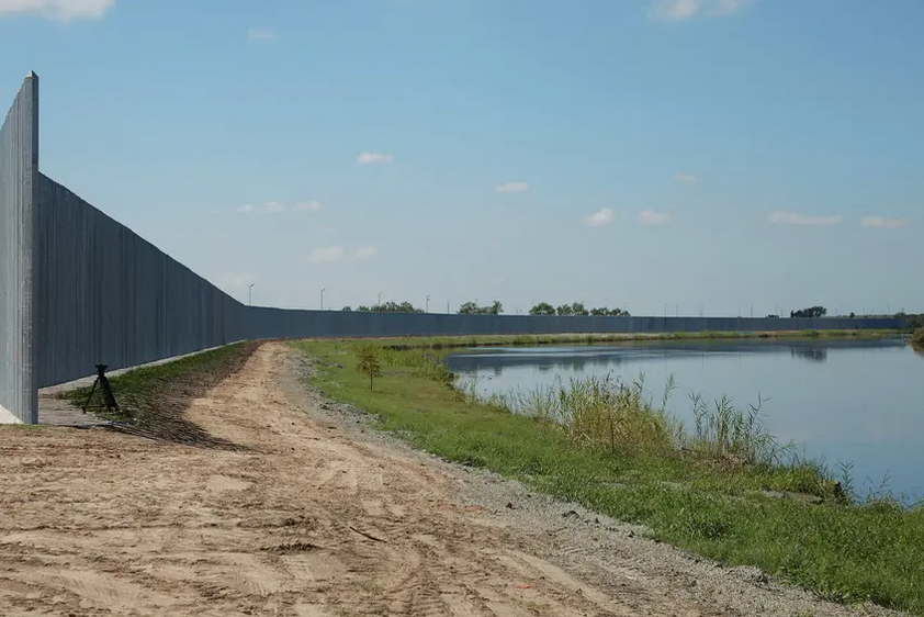 The 3-mile border fence along the shore of the Rio Grande will fail during extreme flooding, according to an engineering report that is set to be filed in federal court this week.