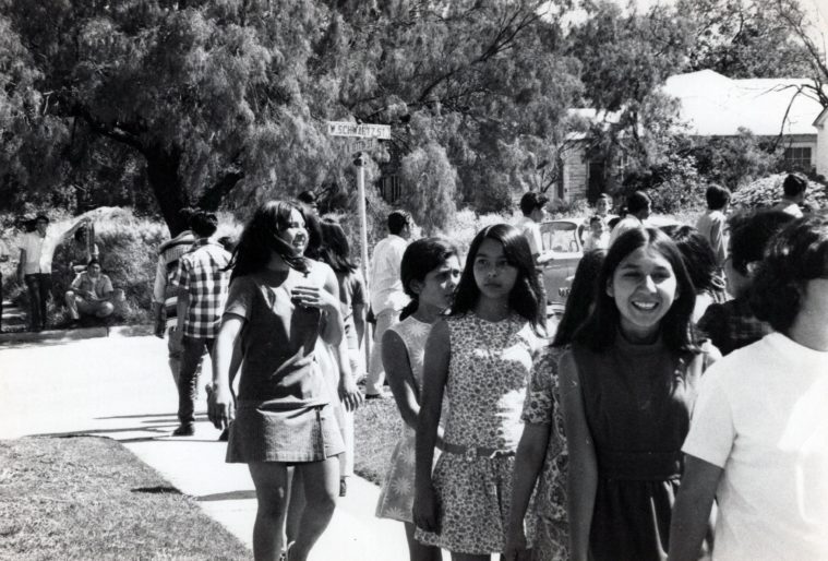 Young women on the picket line in Uvalde in 1970