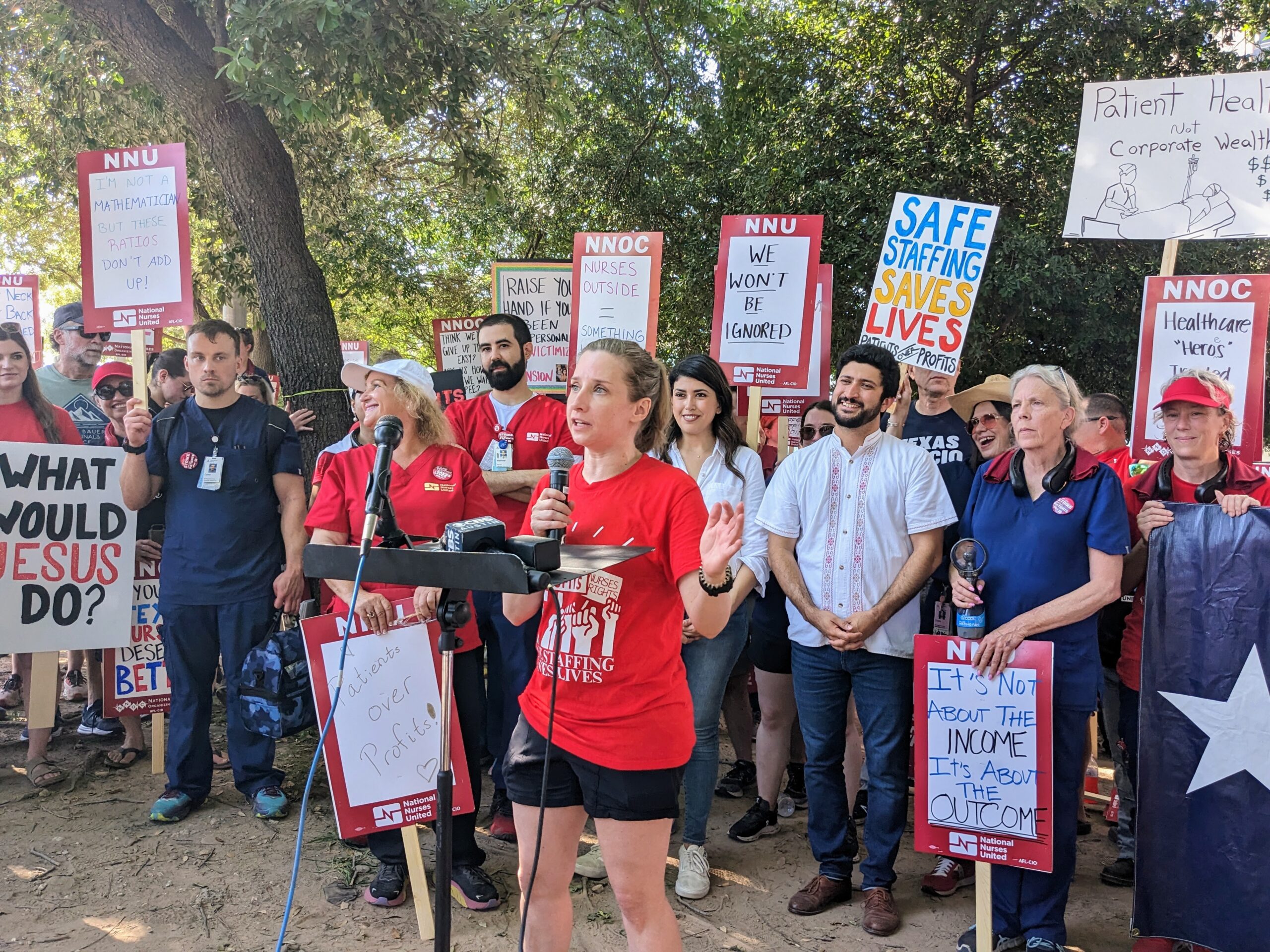 Lindsay Spinney speaks before a crowd outside Ascension Seton hospital.