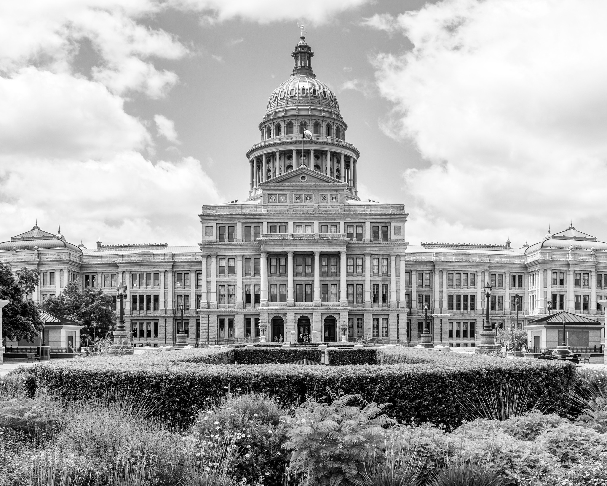 Photo of the Texas State Capitol in black and white